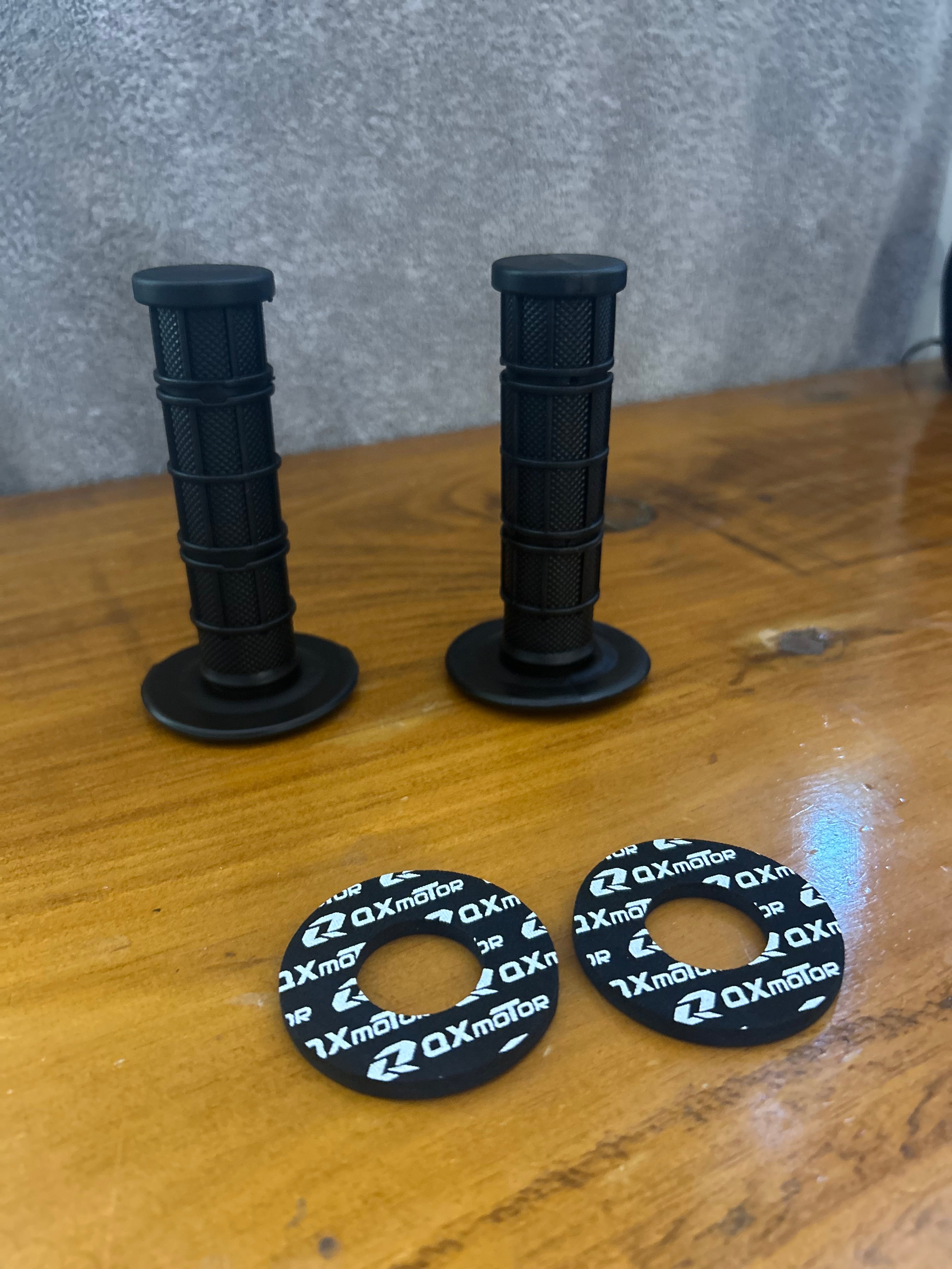 Waffle style black grips