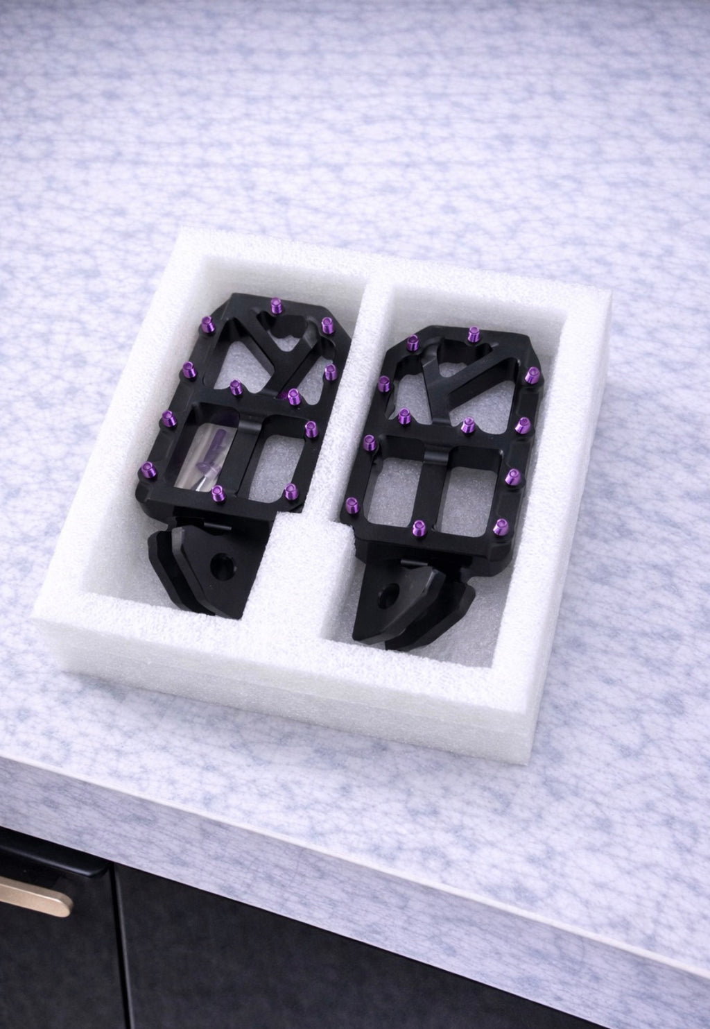 Surron v1 pegs